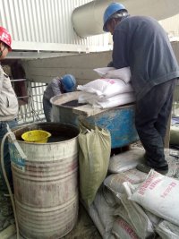 公司浇注料施工现场